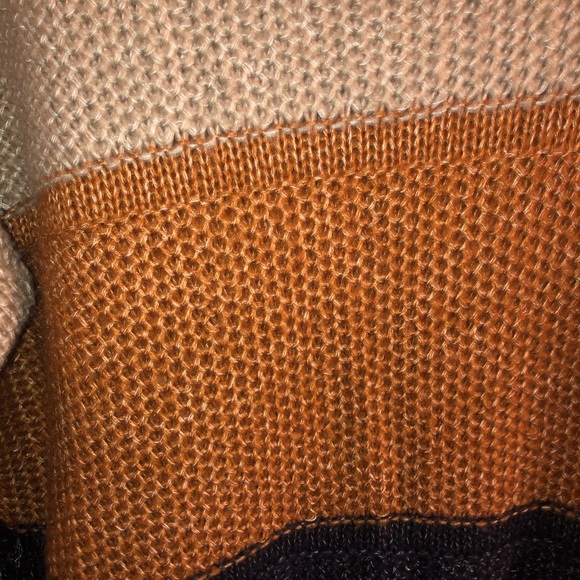 Very warm fall sweater - Picture 2 of 2